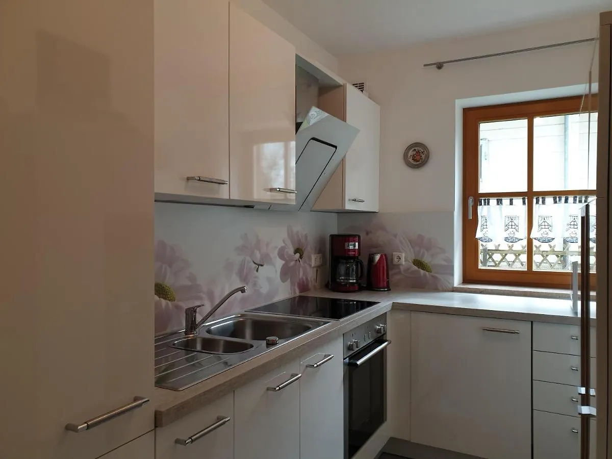 Apartamento Evelyn - Haus Karwendel, Ferienwohnung Mittenwald
